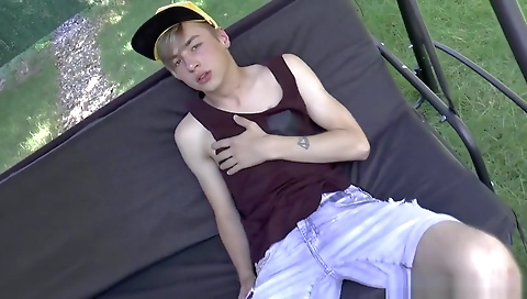 Hawt sweetheart likes to be punished