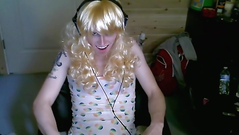 Sexy blonde swallows a dildopscape