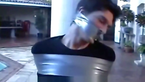 Sexy babe with a sexy body gets anal fuck