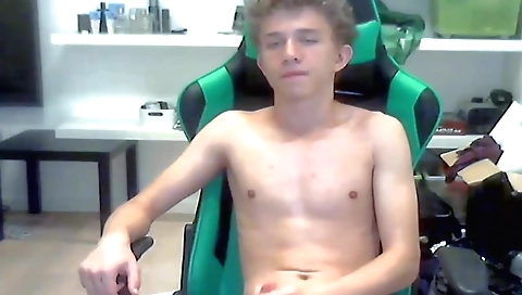 Hot blonde gets wildly fucked by her boyfriend