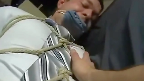 Chicks loves her sexy feet