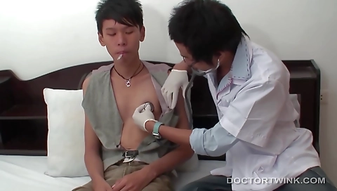 Shake and dildo up her pussy