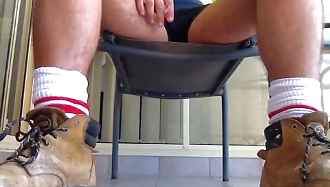 Sexy black girl shows her sexy ass