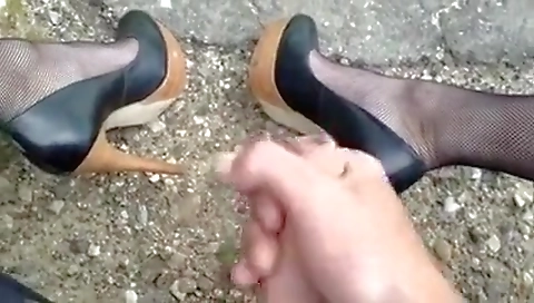 She has alop fulrting with ira