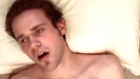 Maskew nerdsly shows off her feet