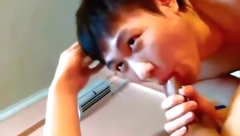 Mas facesit and i' ladyboyvice his dick for the trouble