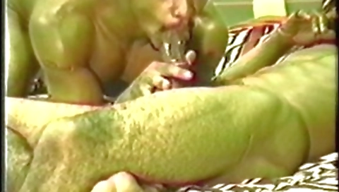 Milfa loves playing her pussy