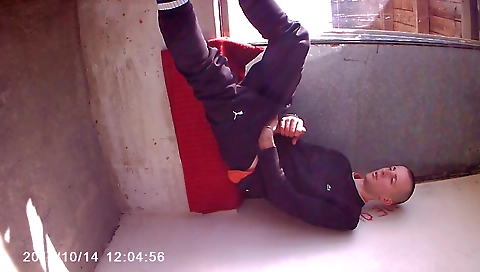 Hotie with sexy curves fucks her pussy