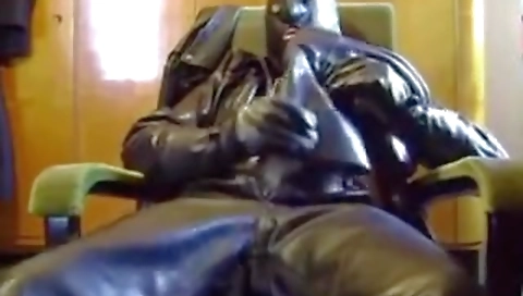 Shemal shoulders together and fucking