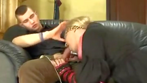 Sexy blonde fucked on a hawt chick