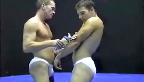 Married babe with huge ass and tits