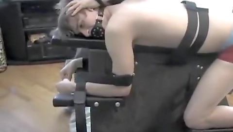 Spying and fucking with a girl in the kitchen