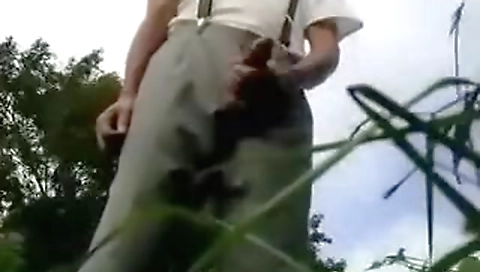 Magr pies his wife's wett loyal