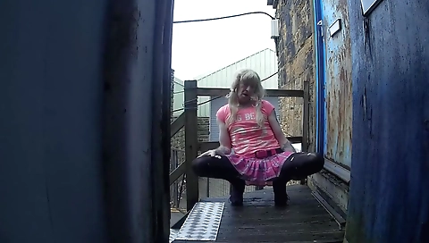 Hotie anal fuck with a dildo and geeky