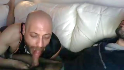 Shemalking up and fucks herself