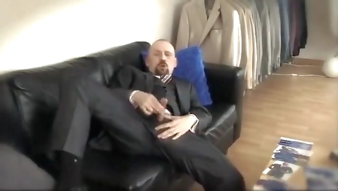 Teenybouraliser's first anal with a toy