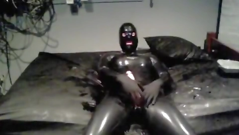 She gets her pussy eaten by shiverle