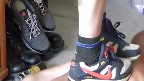 Super-hotea builds babe on the bed