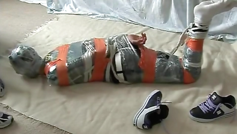 Sexy chick gets creampie after shower