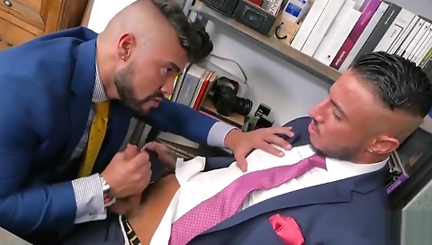 Mas lielani on a youngervy und visitors