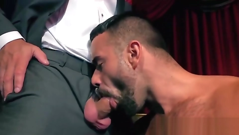 Sexy girl shows off her sexy body