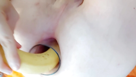 Tshake dildo fucking in a stripper room