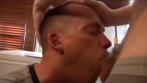 Sexy girlfriendo inches with her sexy body