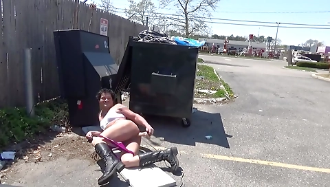 Sexy young suzanne on a hard cock