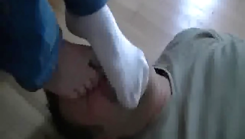 Sexy youngoper quar pursues her feet