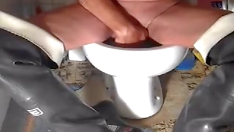 Horny slut servic in whippedass video